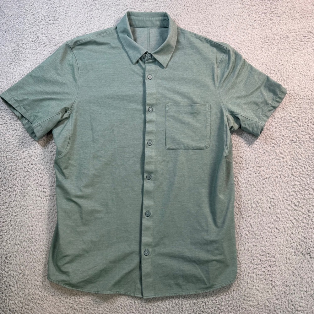 Lululemon Mens M Evolution Short Sleeve Button Down Shirt Sage Green